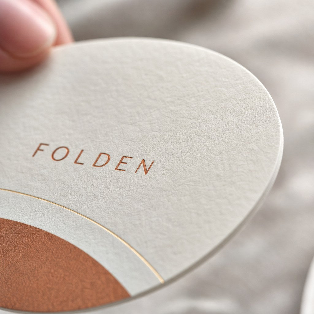 Circle, Oval & Leaf Business Cards – close-up: Macro of the smooth curved die-cut edge of a circular business card