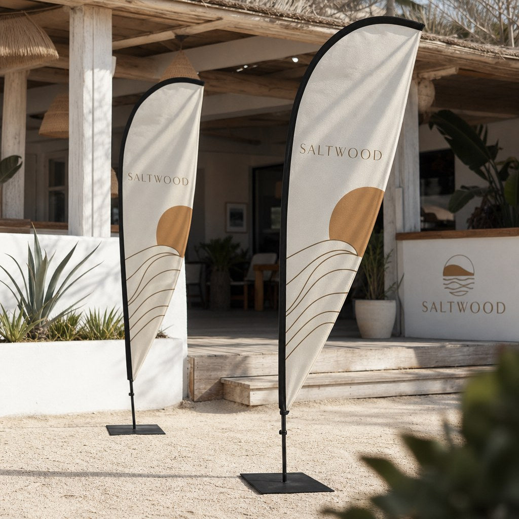 Feather & Teardrop Flags – in use: Teardrop flags in front of a beach club fluttering in the wind